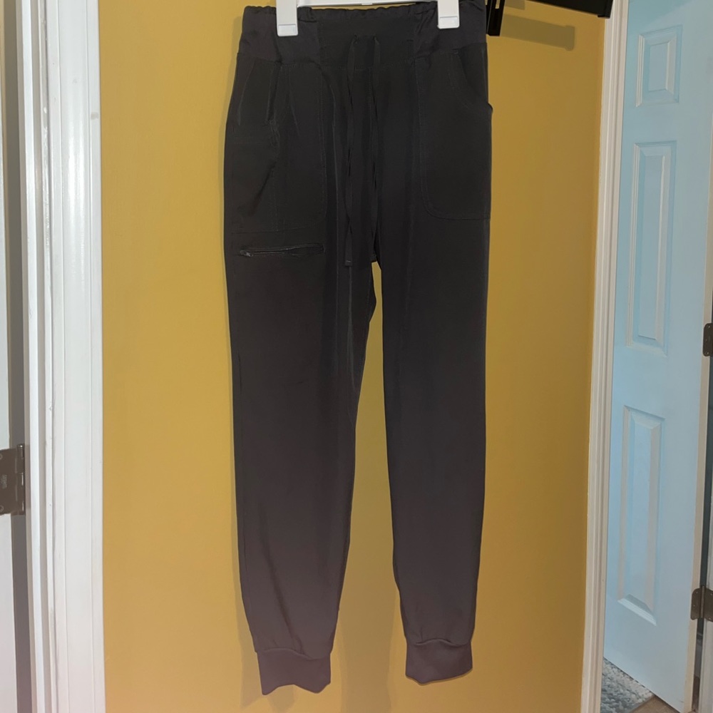 Heart & Soul womens scrub set grey